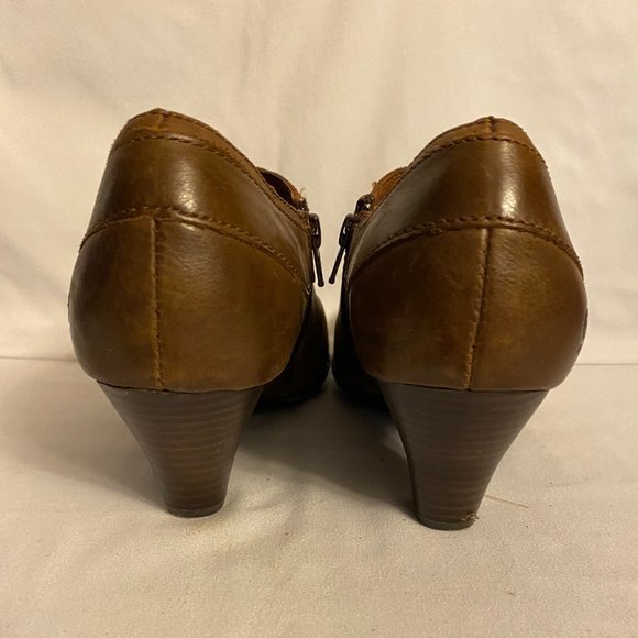 Born Calixta Womens Brown Leather Zip Booties Size 7.5/38.5 - Picture 2 of 13